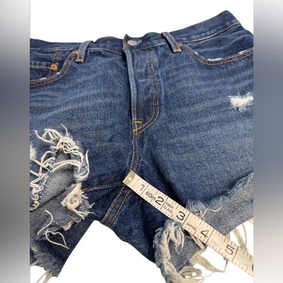 Levi’s 501 Button Fly Denim Distressed Frayed Women's Shorts Size 28 - Picture 6 of 6